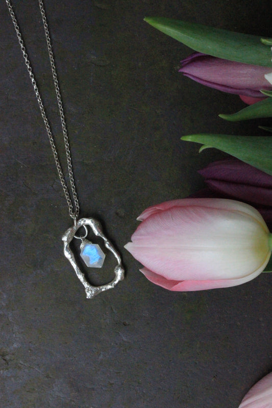 DŴR Necklace – Moonstone